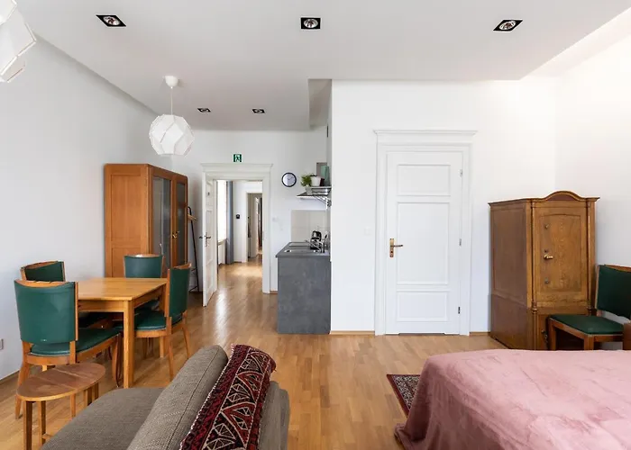 Palac Zieleniewskich Sw Marka 31 公寓